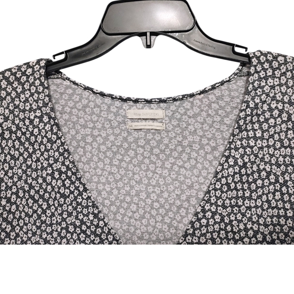 Urban Outfitters Black & White Floral Ruffled Crop Top Women's Size Large L - Picture 6 of 9